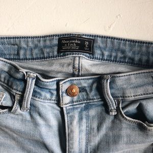 ABERCROMBIE AND FITCH JEANS! women’s size 25